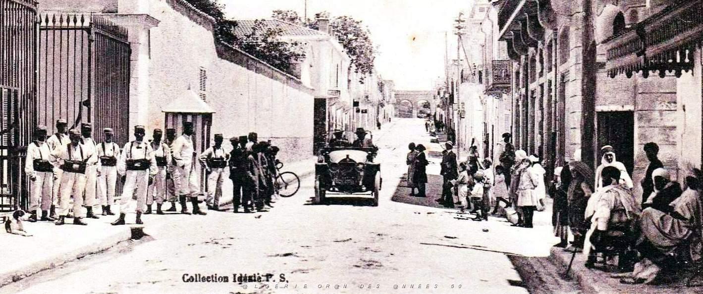 725- Mascara - rue de Mostaganem et les casernes2.jpg